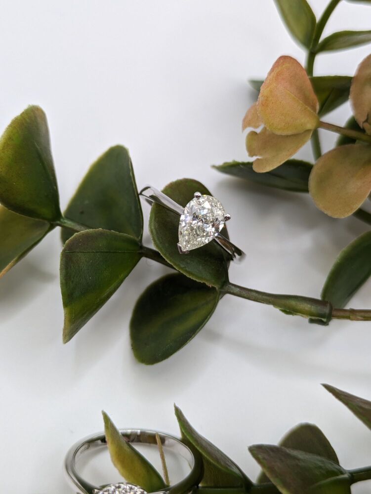 Pear Solitaire 1.10ct VS1 / H