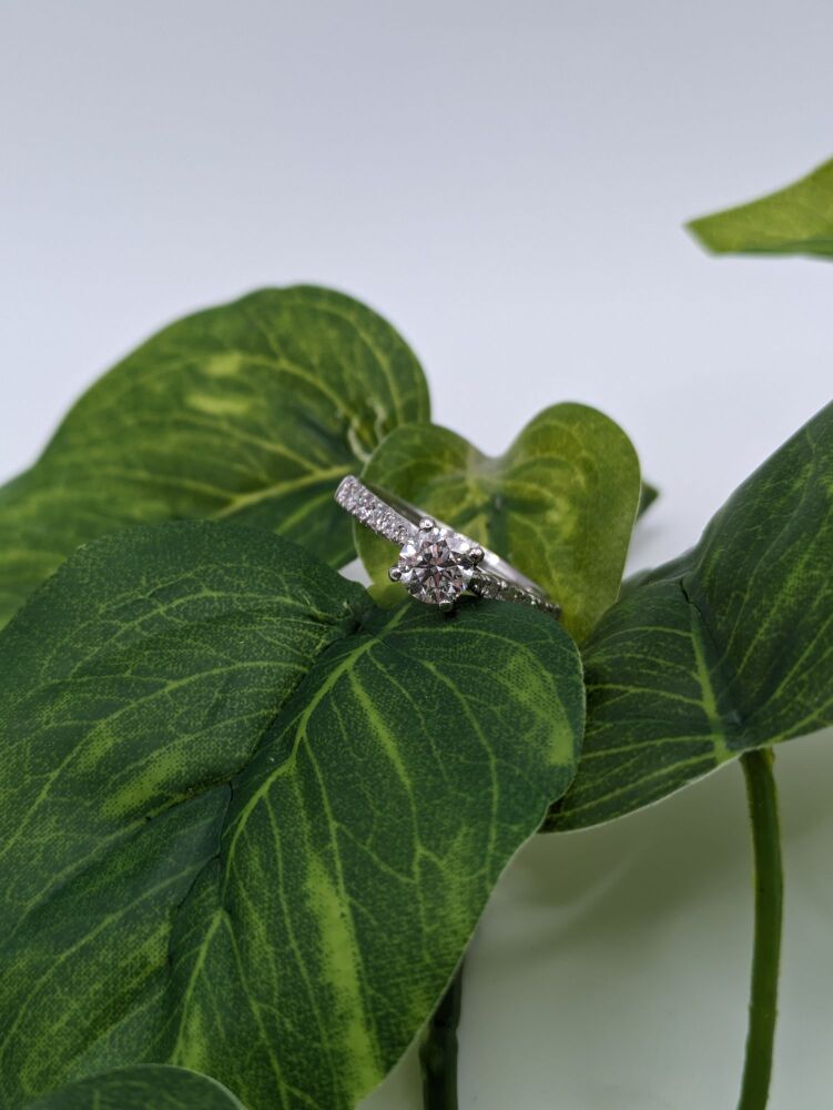 Round Shoulder set 1.25ct VS2 / G