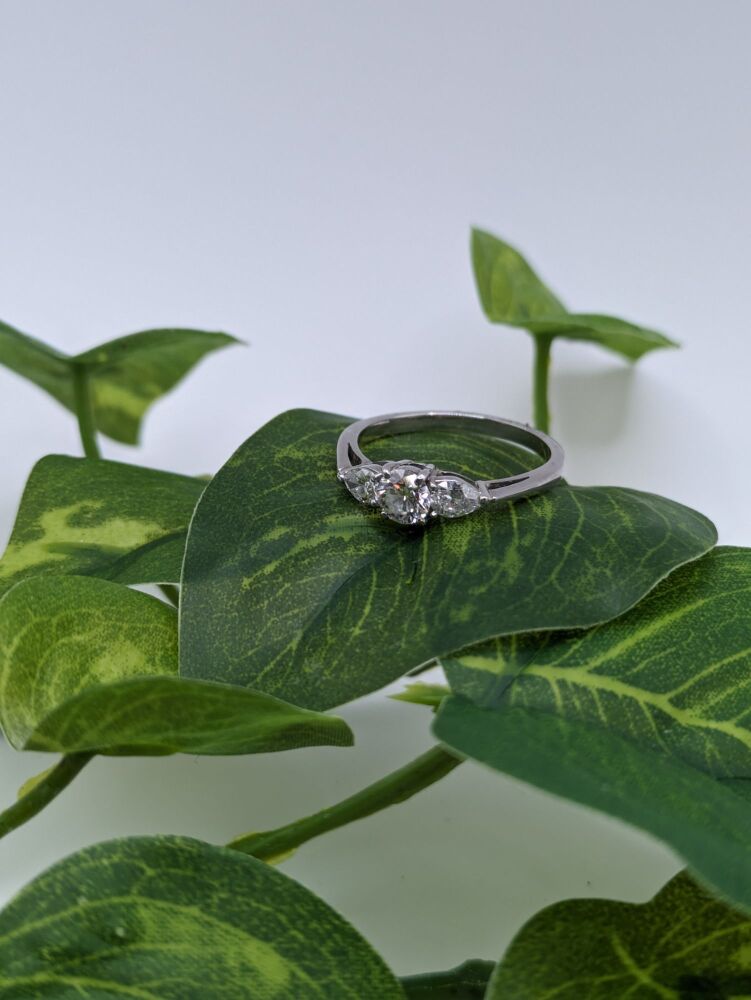 Round with pear Trilogy ring 1.00ct VS1 / E
