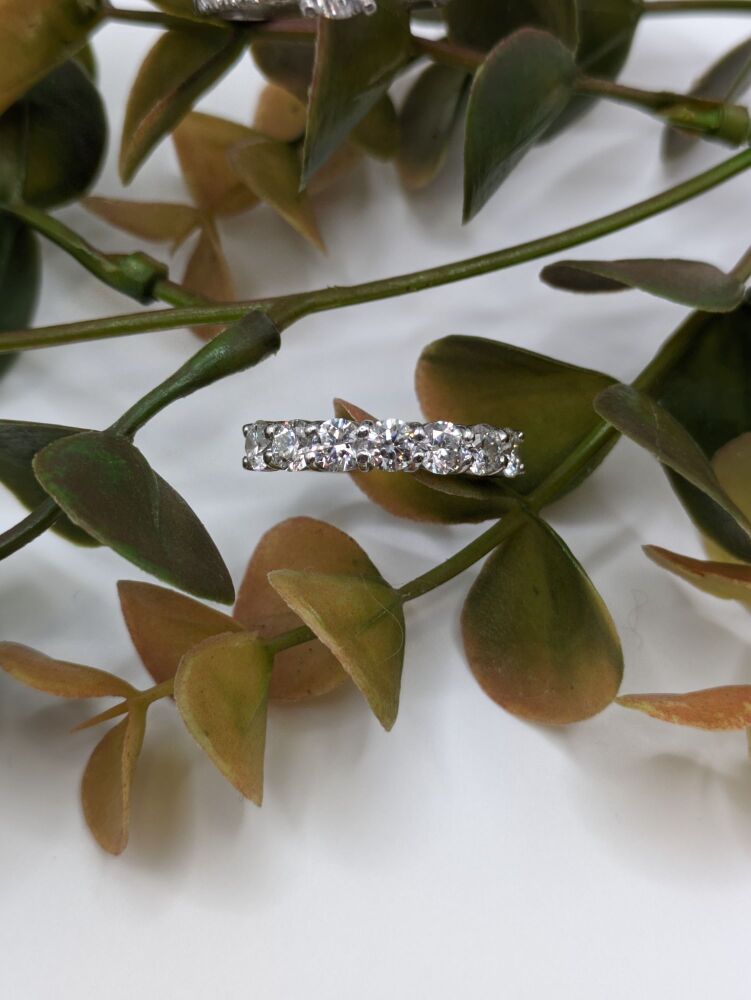 Seven Stone Ring 2.20ct VS1 / F