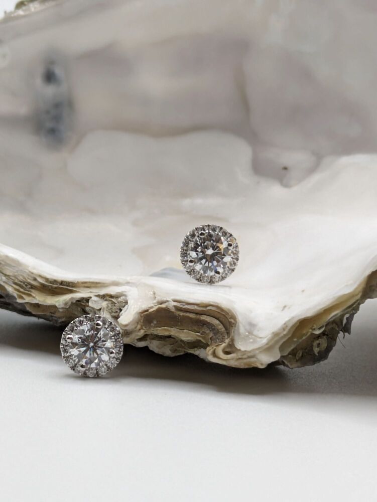 Round Halo stud earrings