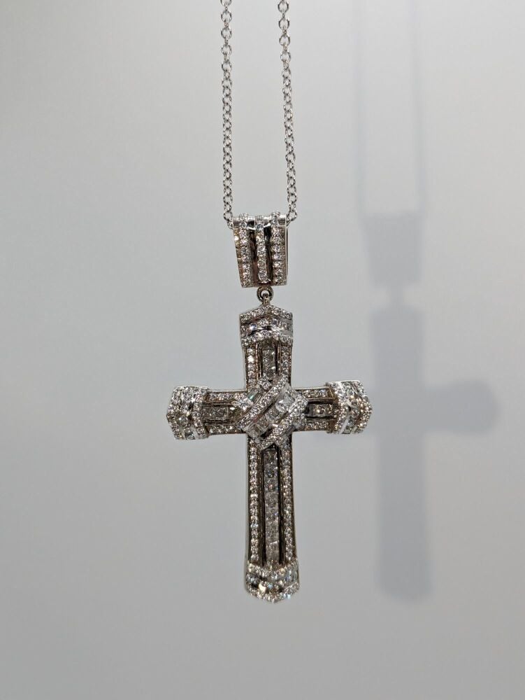 3.50ct Multi cut diamond Cross on chain VS1/E