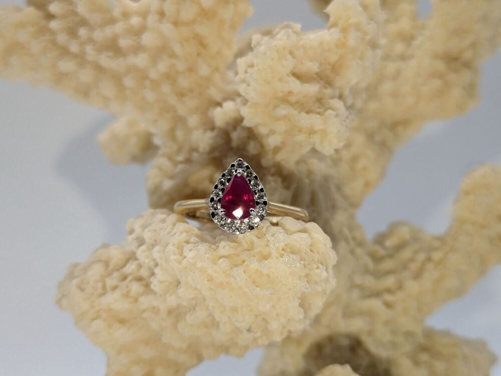 Pear cut Ruby with diamond halo 1.02ct VS1/ F