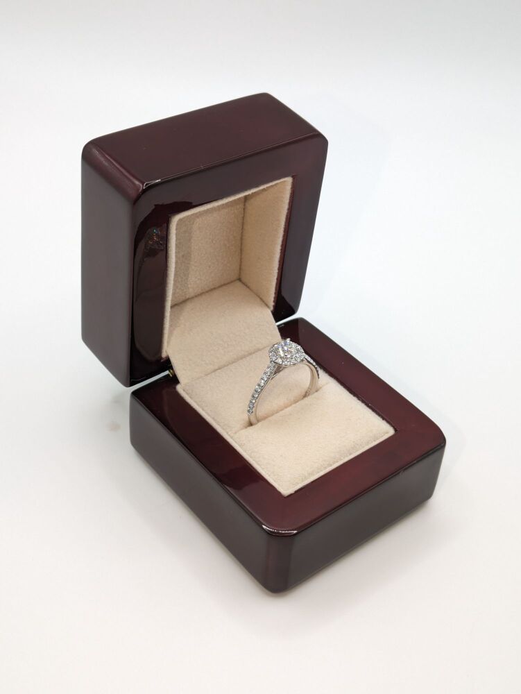 Round halo with diamond shoulders 0.70ct VS1/ F