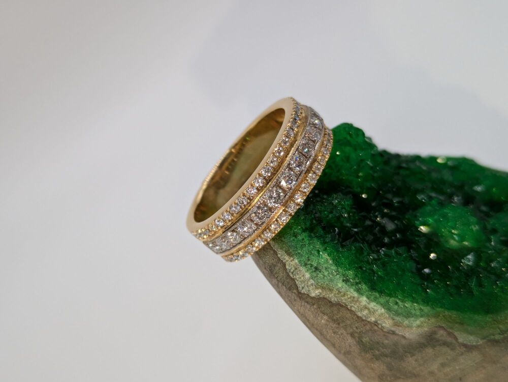 Three row Daimond Band in 18K Yellow Gold 2.10ct VS2/ E