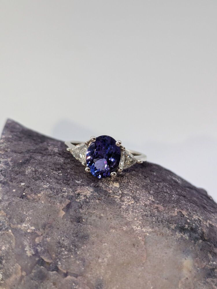 Tanzanite and diamond Trilogy Ring 4.85ct Total VS1/ D