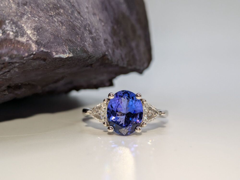 Tanzanite and diamond Trilogy Ring 4.85ct Total VS1/ D