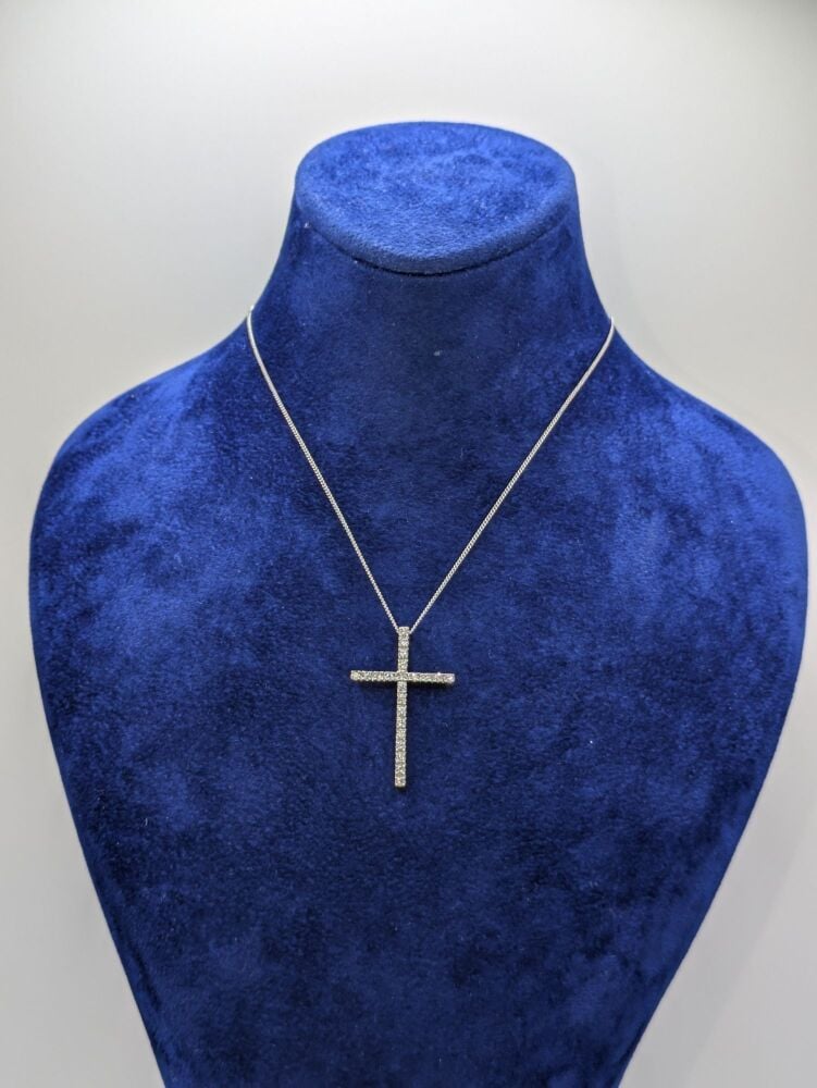 Diamond Pave' set cross pendant