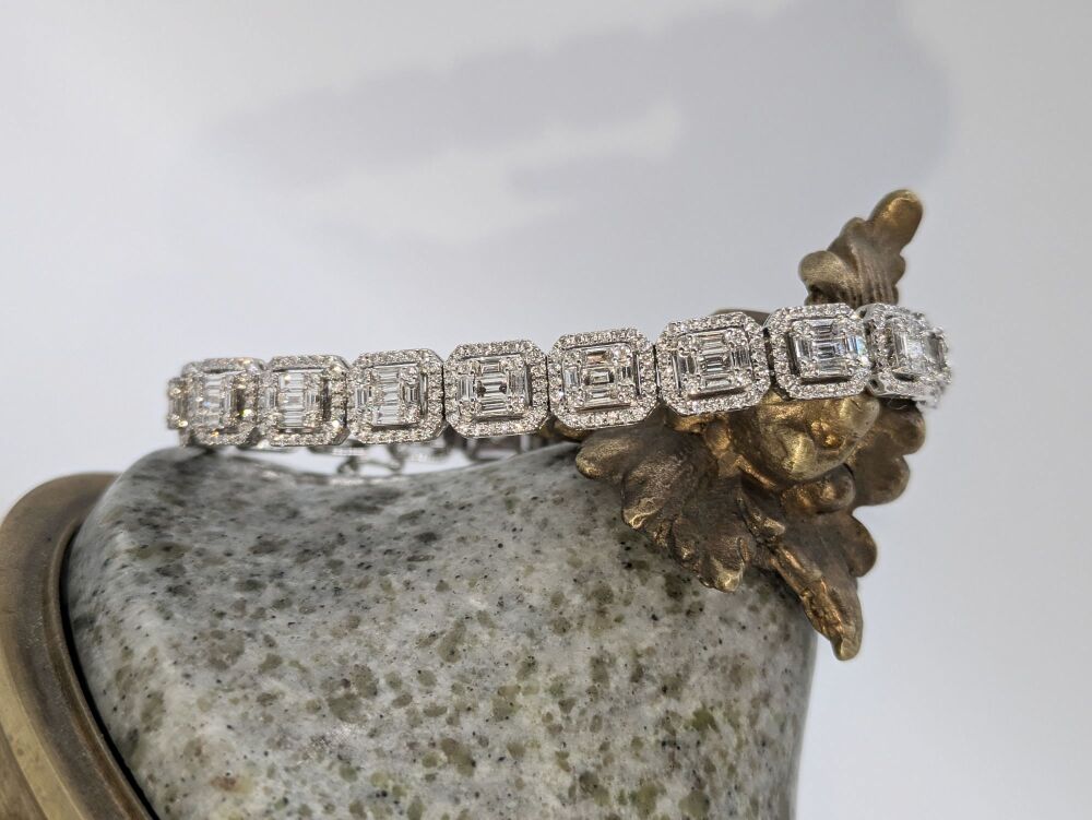 Baguette and round cut Multi-stone Diamond bracelet 6.00ct VS1/E