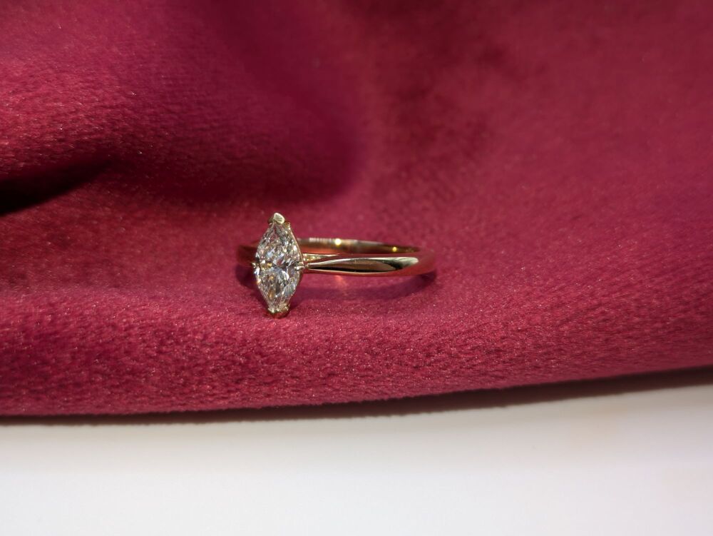 Marquise solitaire 0.51ct in 18K yellow Gold VS1/ E