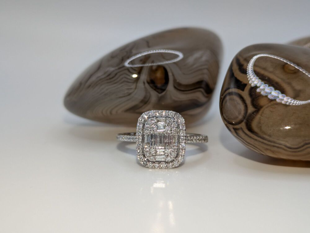 Baguette and round cut Multi-stone Diamond ring 1.15ct VS1/ E
