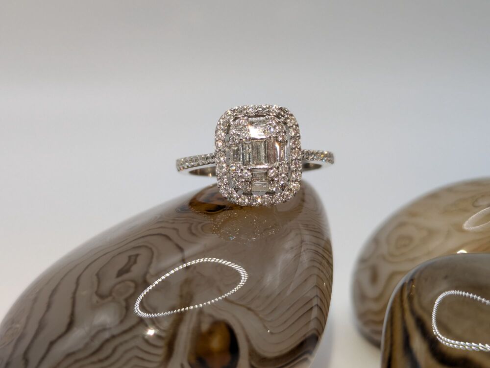 Baguette and round cut Multi-stone Diamond ring 1.15ct VS1/ E