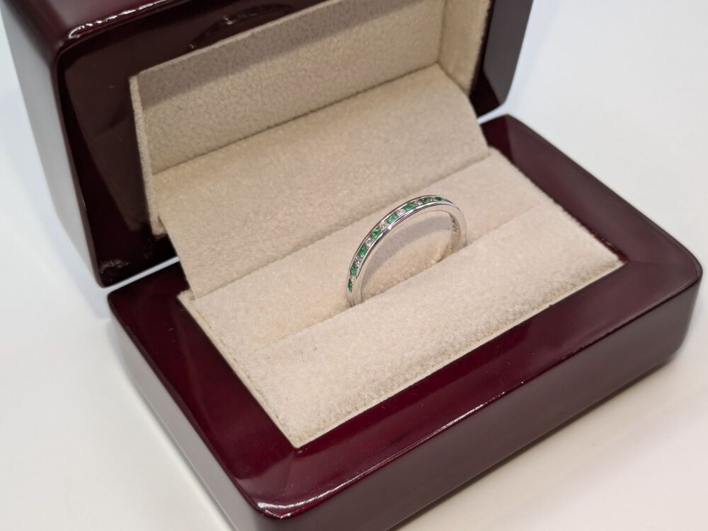 Emerald and diamond channel set Half eternity 0.27ct VS1/ F