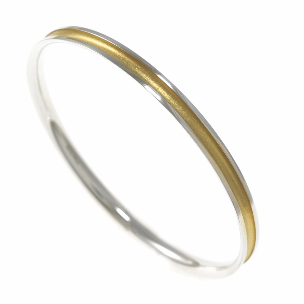 Slim radius bangle with gold plated groove
