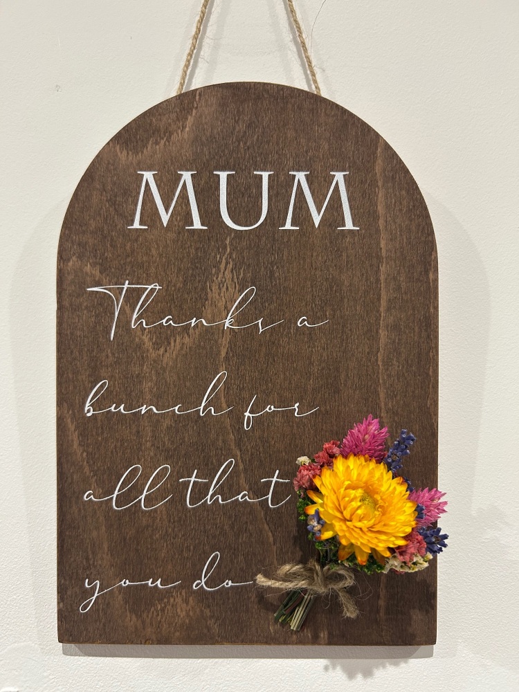 Mum &ldquo;Thanks a Bunch for All That You Do&rdquo; Wooden Plaque with Dried Flowers