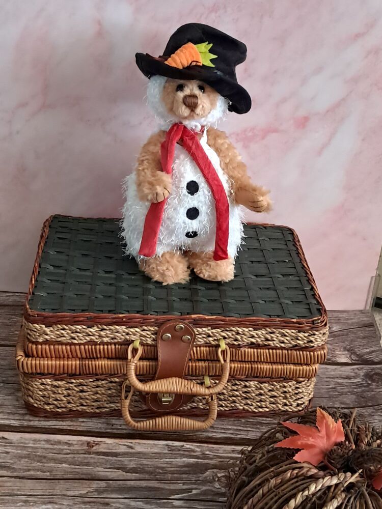 Frosty by Charlie Bears
