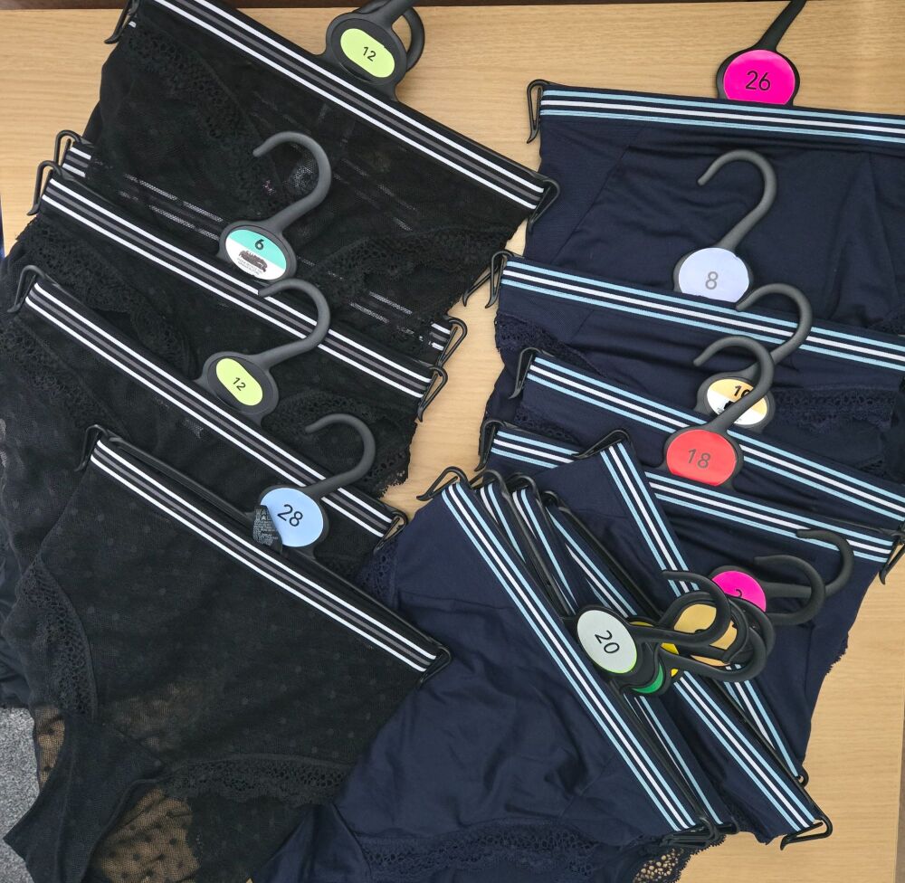 19 x EX M*S LADIES STRIPED BAND LACE BRIEFS NAVY & BLACK SIZES 6 - 28 £1.50