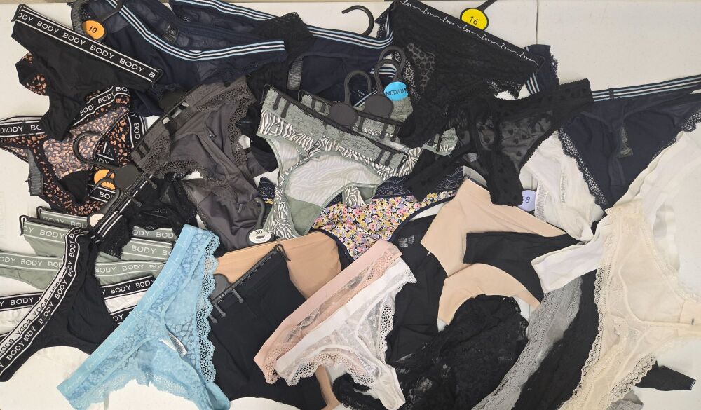 45 x Ex M*S Mixed Ladies Thongs in Sizes 6, 8, 10, 12, 16, 18, 20, 24 £1 Pa