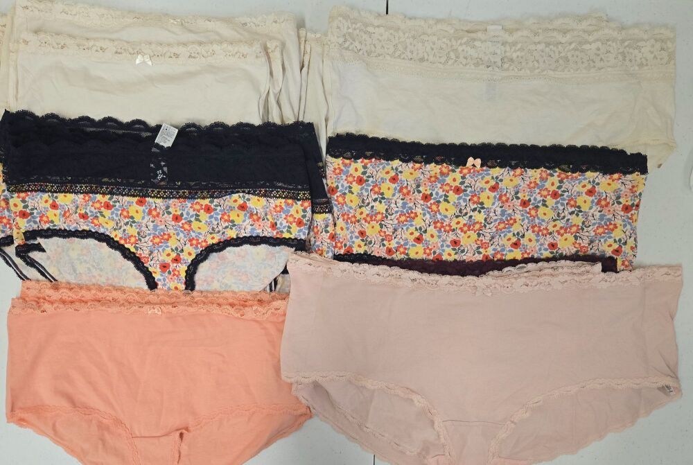 33 x Ex M*S Ladies Mixed Short Briefs Sizes 8, 12, 14, 16. 18, 20, 22 £1.10 Pair