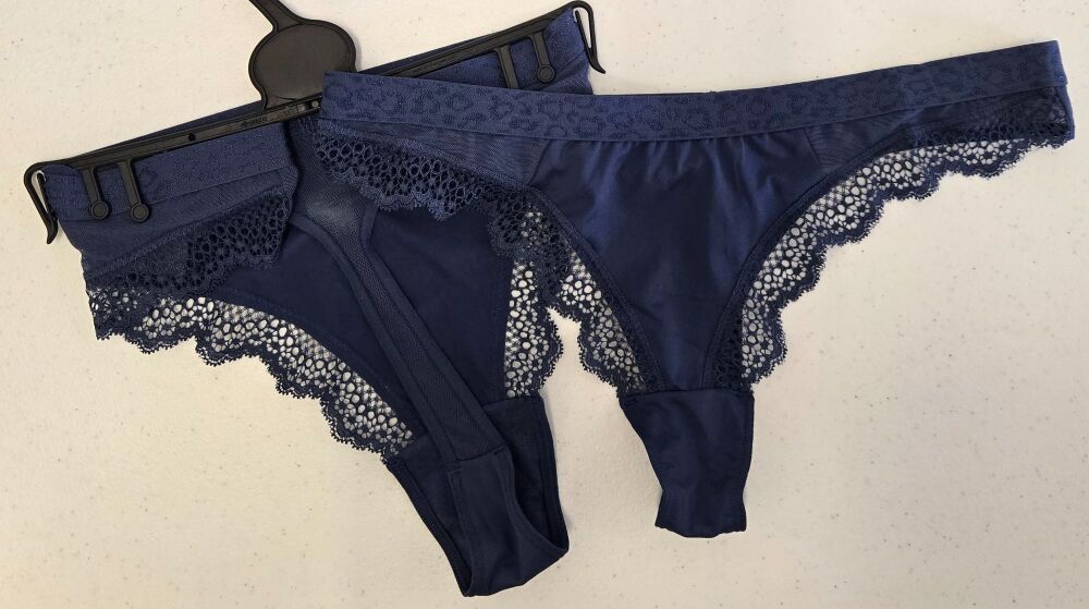 24 x Ex M*S Ladies Navy Thongs Sizes 10 - 28 £1.10 Pair