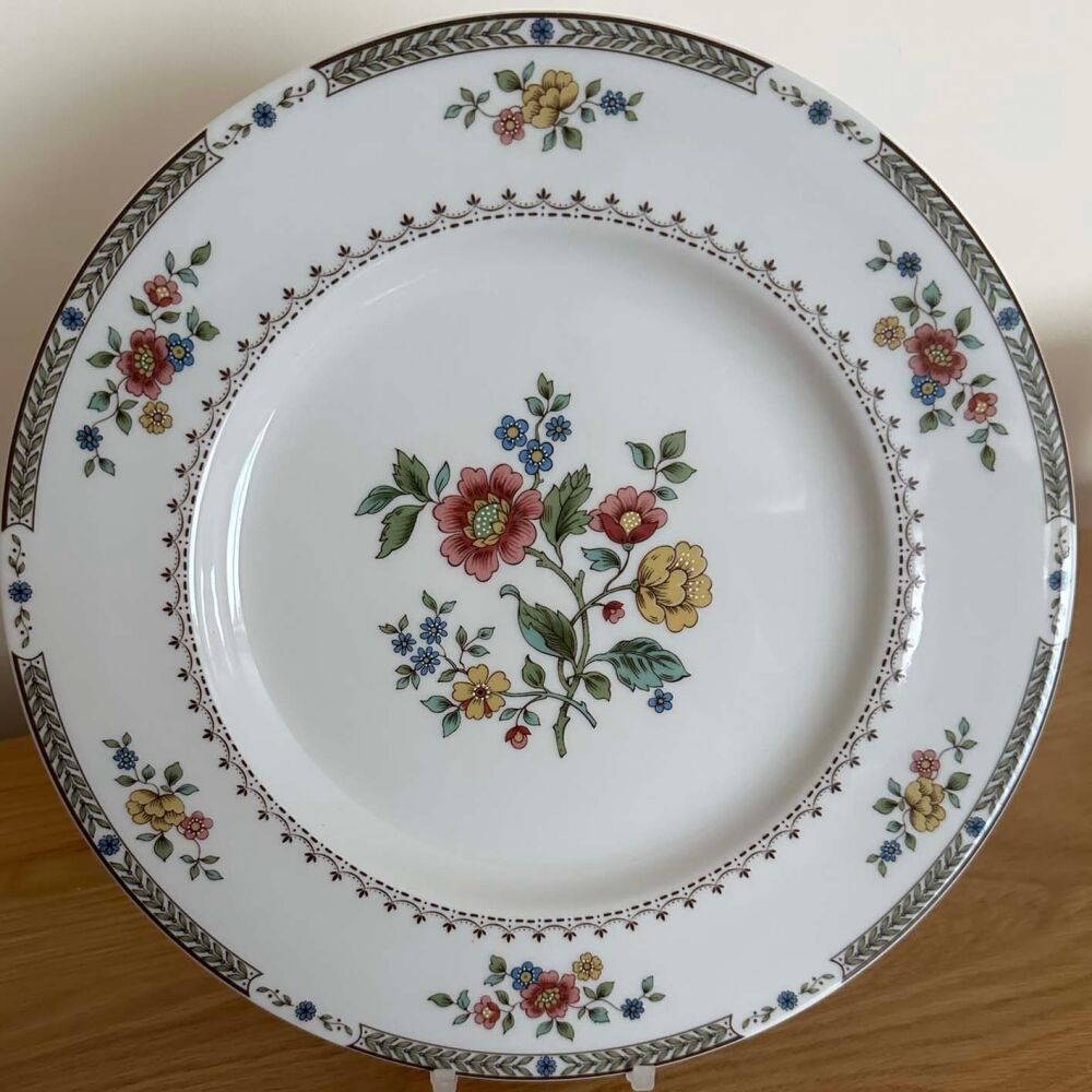 Royal Doulton Kingswood Pattern Dinner Plate 10½" Diameter. c.1977-1998*