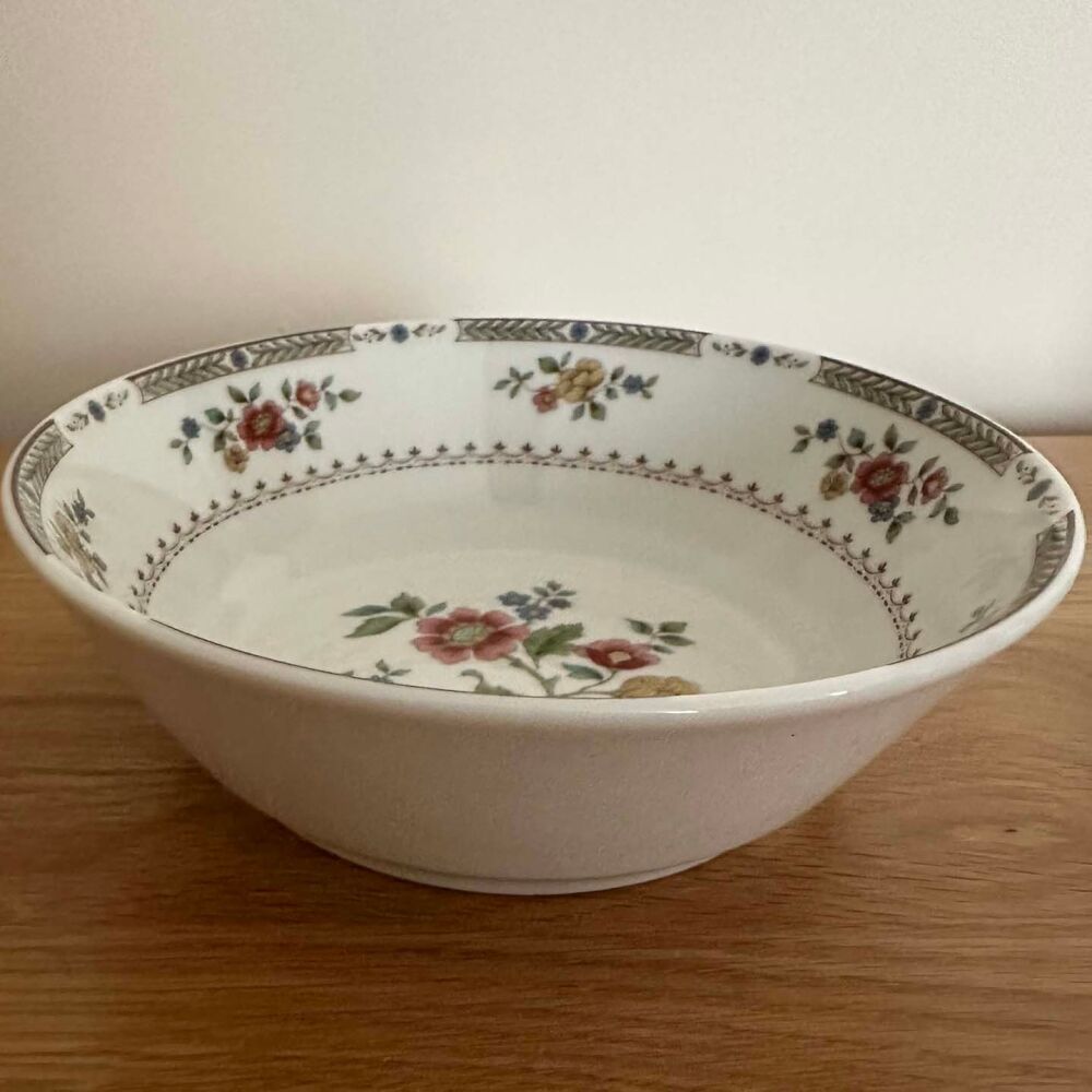 Royal Doulton Kingswood Pattern Soup / Cereal / Dessert Bowl 6¼" Diameter. c.1977-1998*