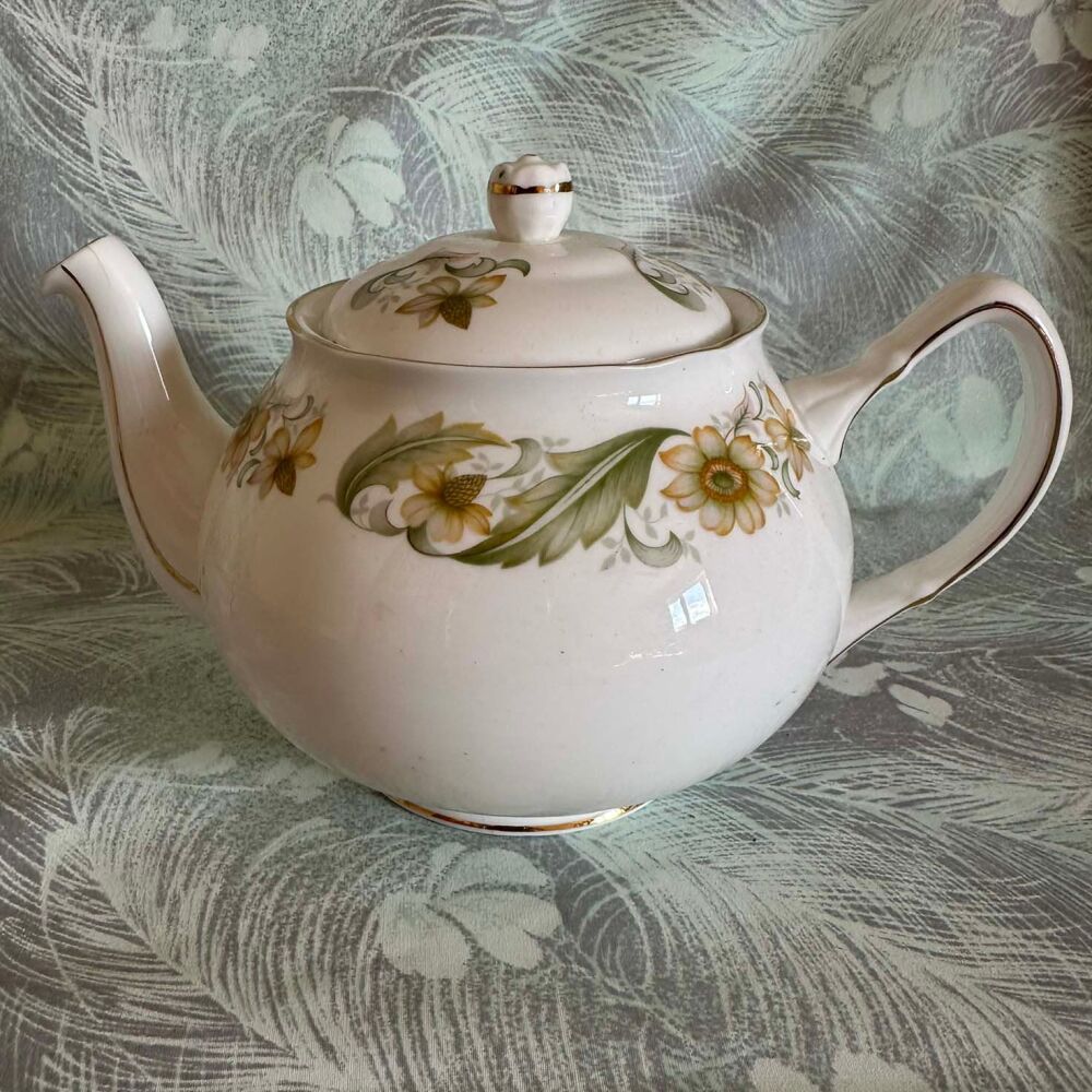 Vintage Duchess "Greensleeves" Pattern Bone China 2 Pint (6 Cup) Tea Pot c.1960's