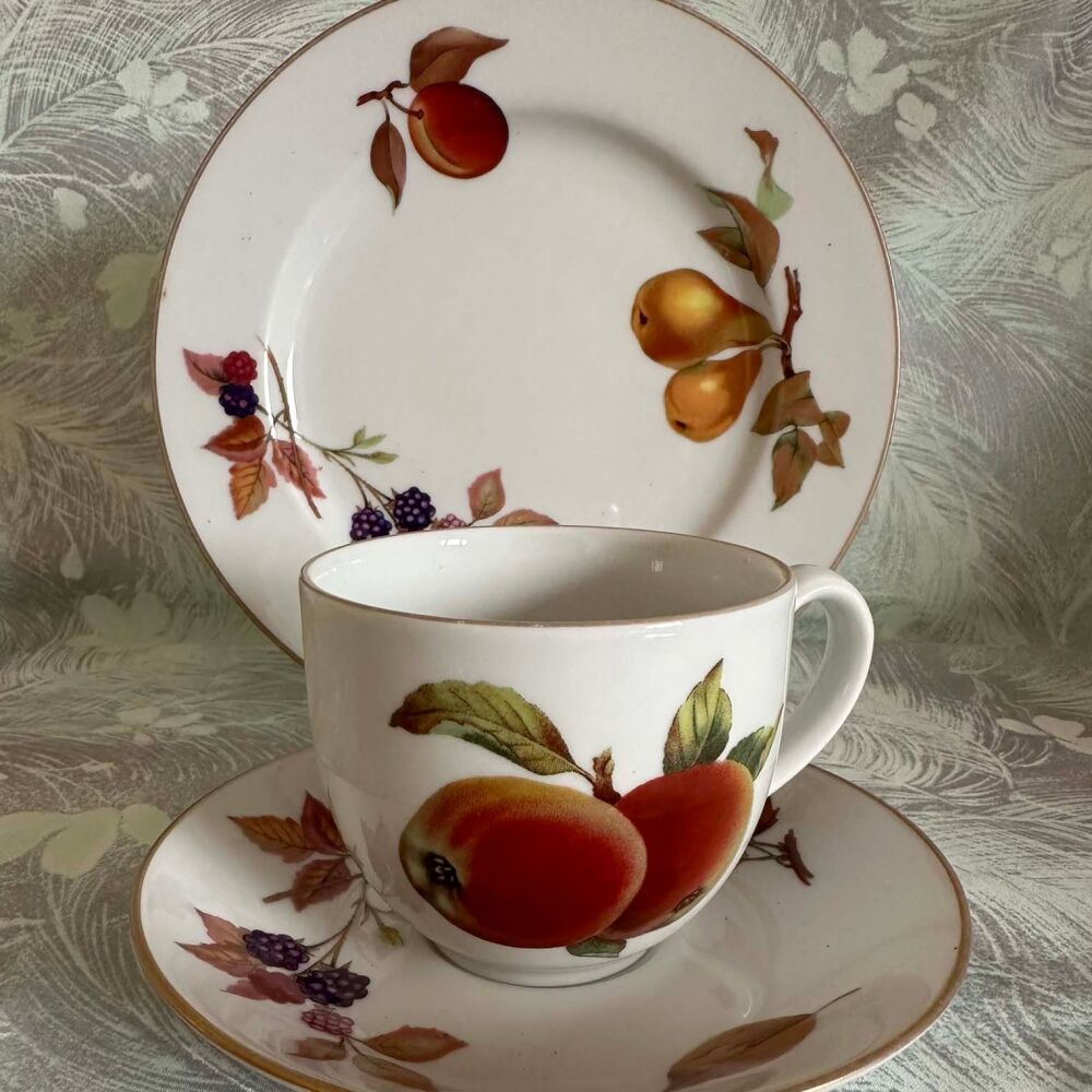 Vintage Royal Worcester "Evesham" Breakfast Cup Trio c.1980's*