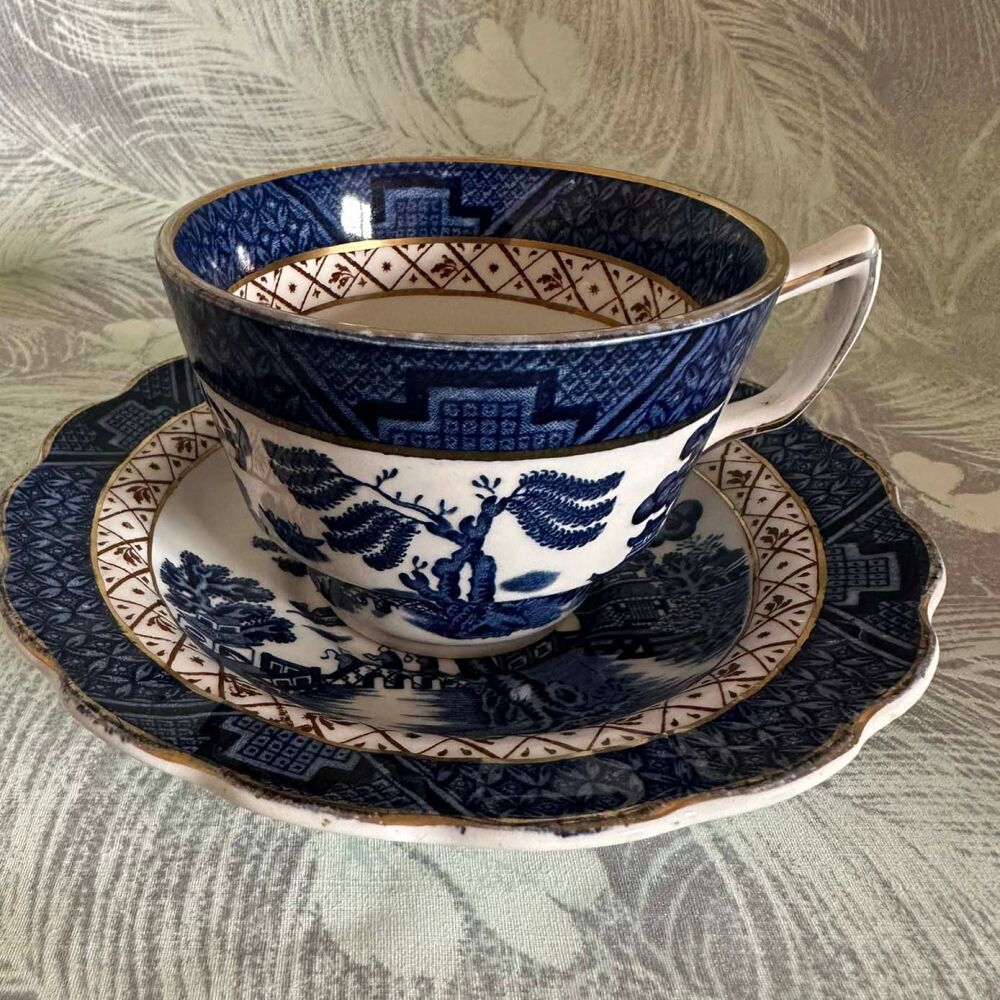 Booths Real Old Willow Pattern 8025 Cup & Saucer Duo. Gold Inner Band c.1940's-1980s