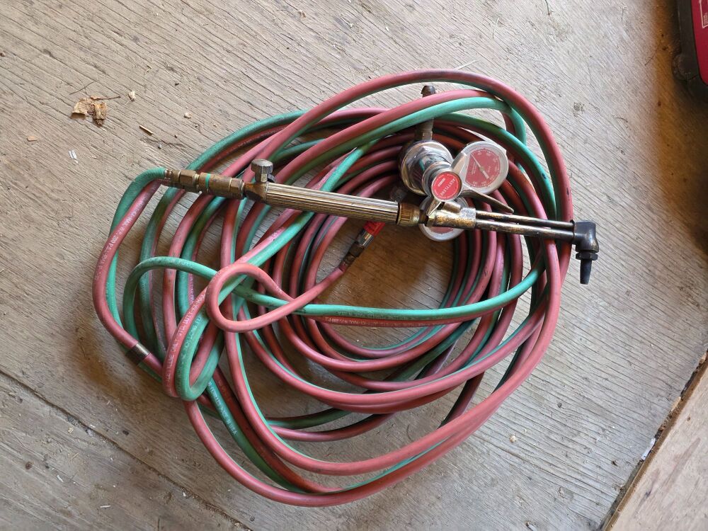 Torches, Hose-Handle with Cutting tip-both gauges
