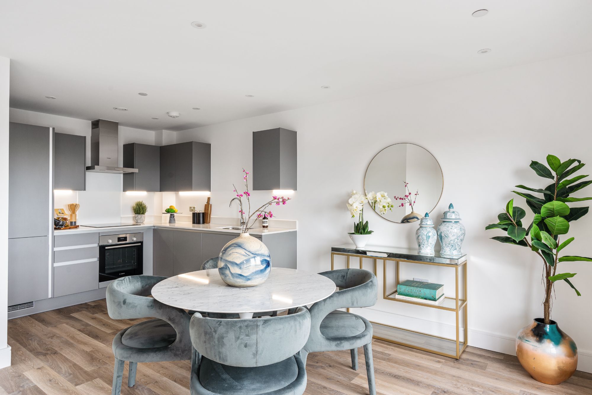 Penthouse, Gradino-33 KIT DIN