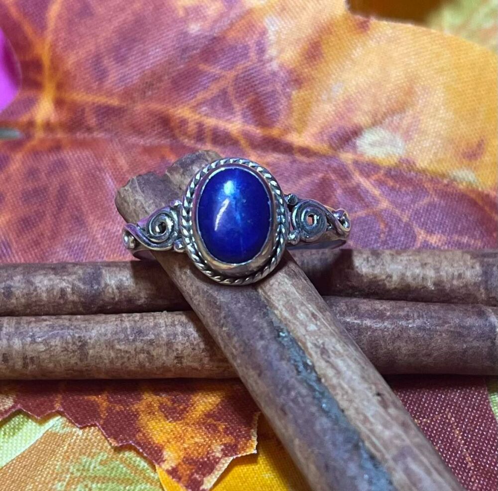 925  Sterling Silver and  Lapis Luzuli Oval Stone Ring (type 3)
