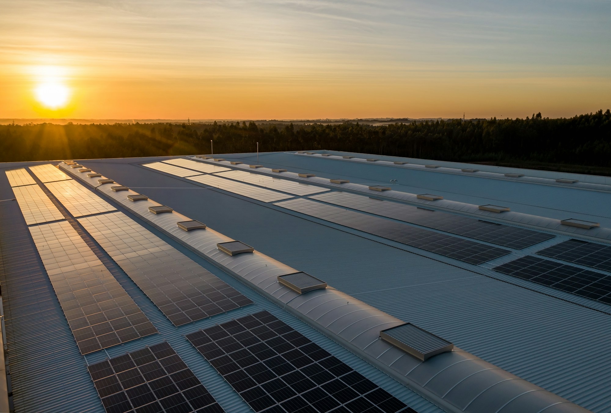 black-and-white-solar-panels-0GbrjL3vZF4