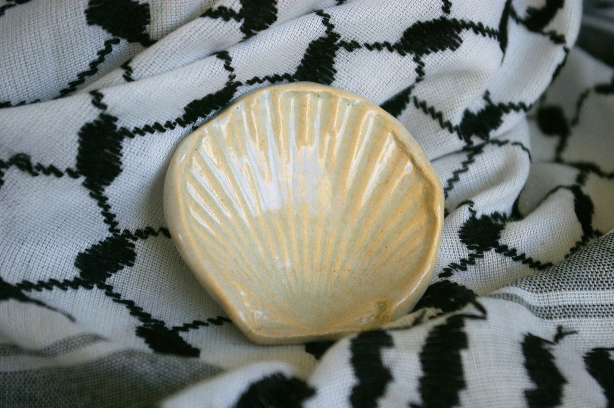 Oyster shell small keffiyah 1
