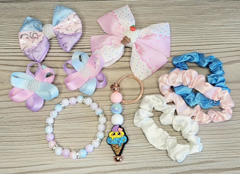 Treats & Trinkets Ice Cream Themed Gift Box – Sweet Pastel Accessories & Fu