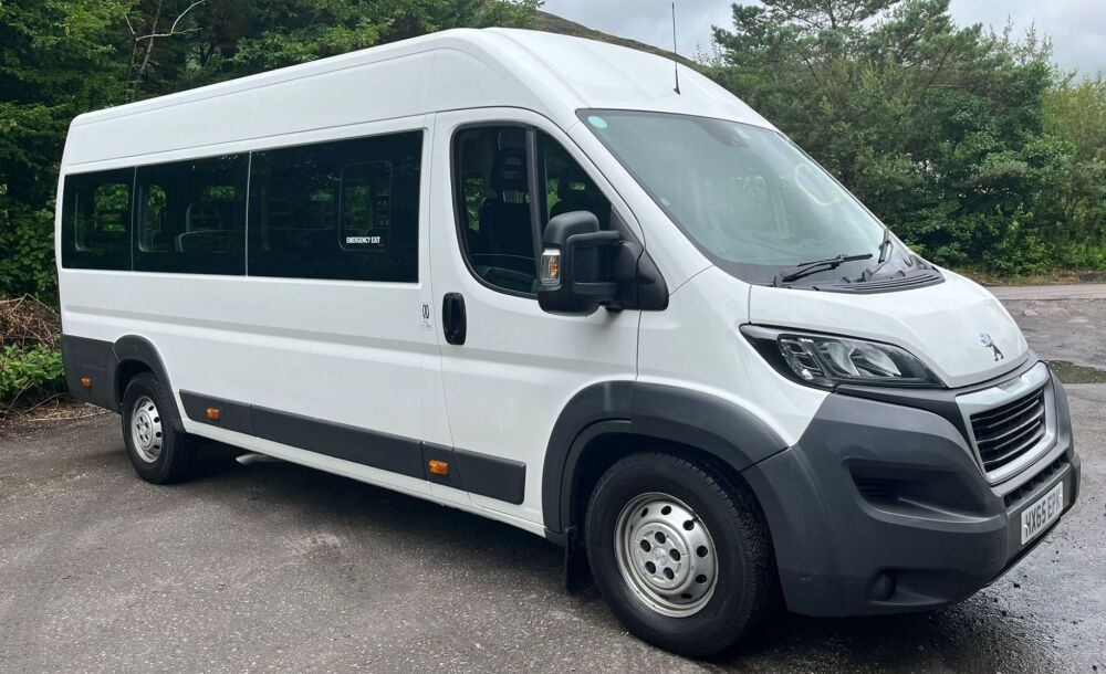 Peugeot Boxer - 16 Seater