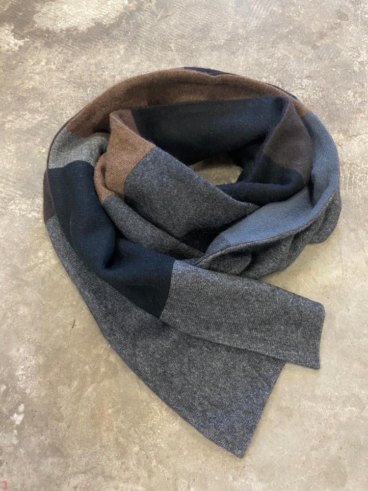 Custom cashmere scarf and gloves for Jo