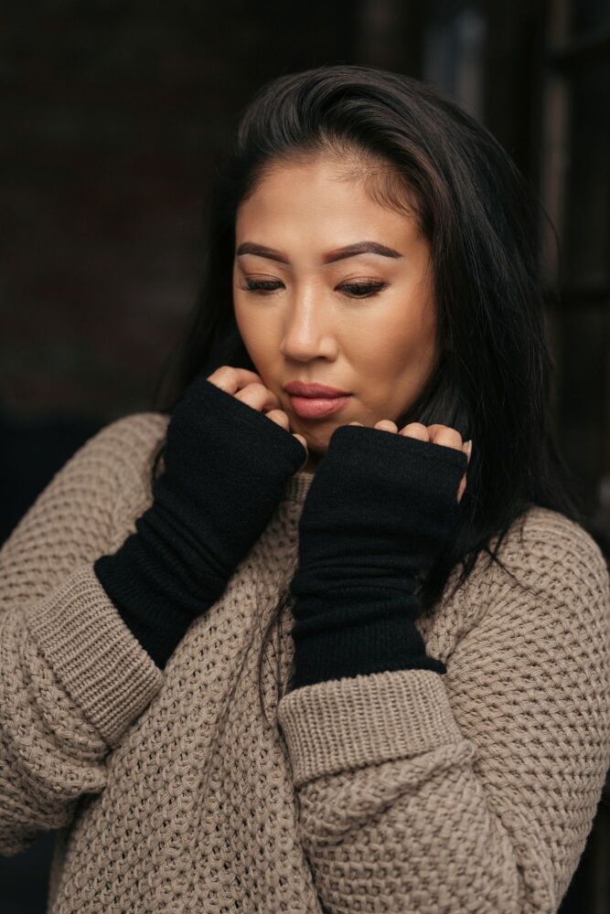 Upcycled Cashmere Gloves In Black