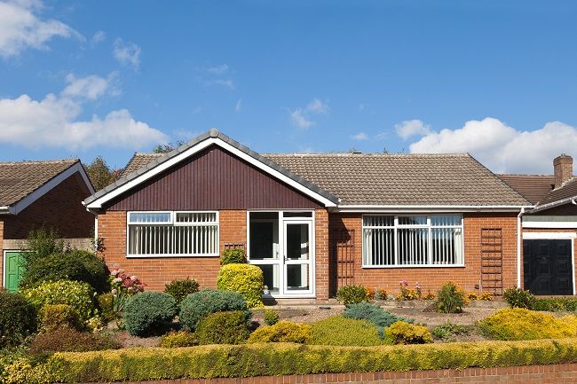 BUNGALOW GUTTER CLEAN