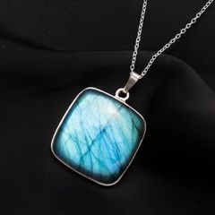 LABRADORITE SILVER PENDANT ON 18' STERLING SILVER CHAIN