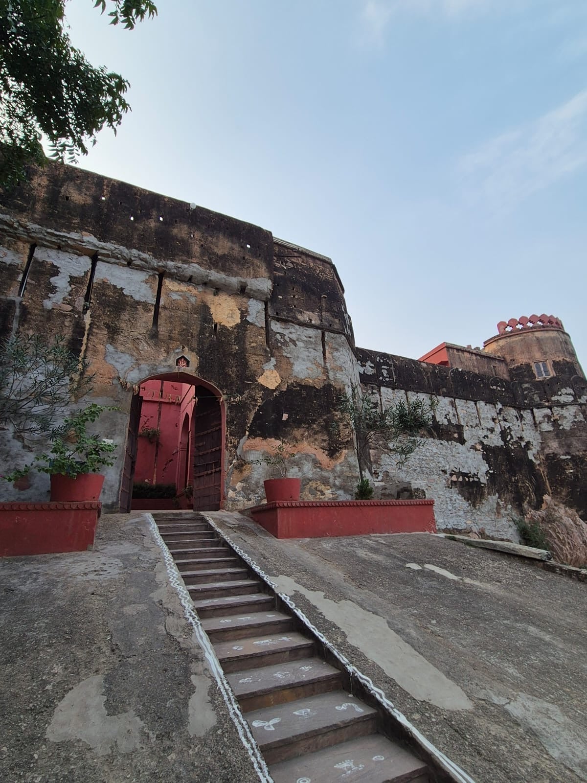 Madhogarth Fort exterior.jpeg