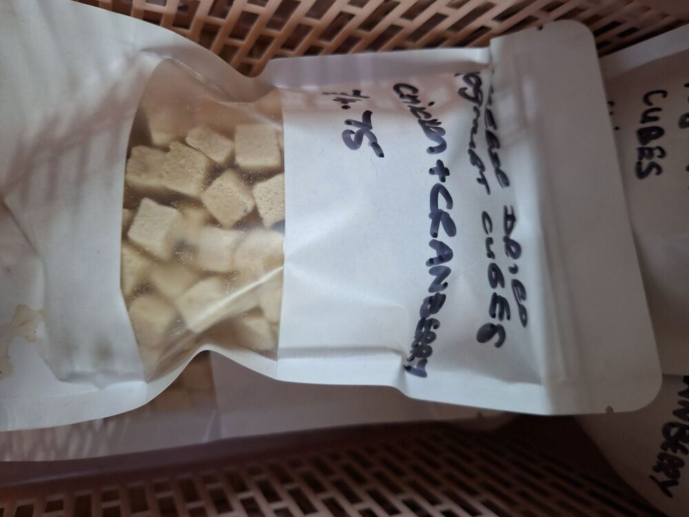 Freeze Dried Yogurt Cubes, Chicken & Cranberry