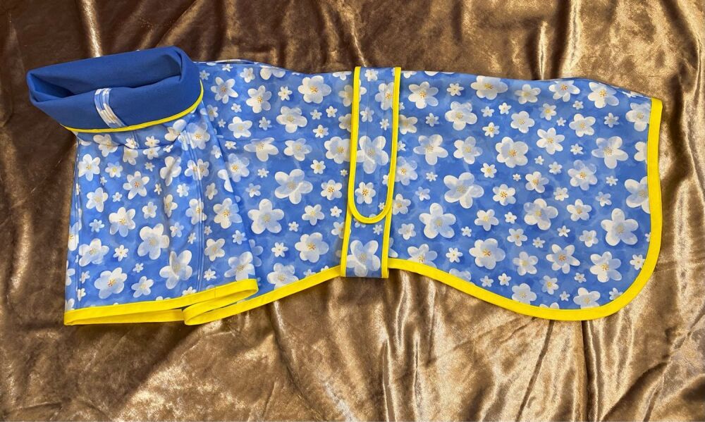 30 Inch Blue Daisy Softshell Raincoat with Harness Hole