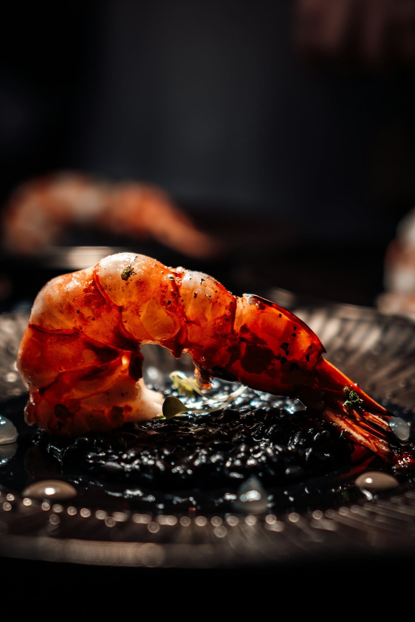 cooked-shrimp-on-black-round-plate-wtpibGwNv1k.jpg