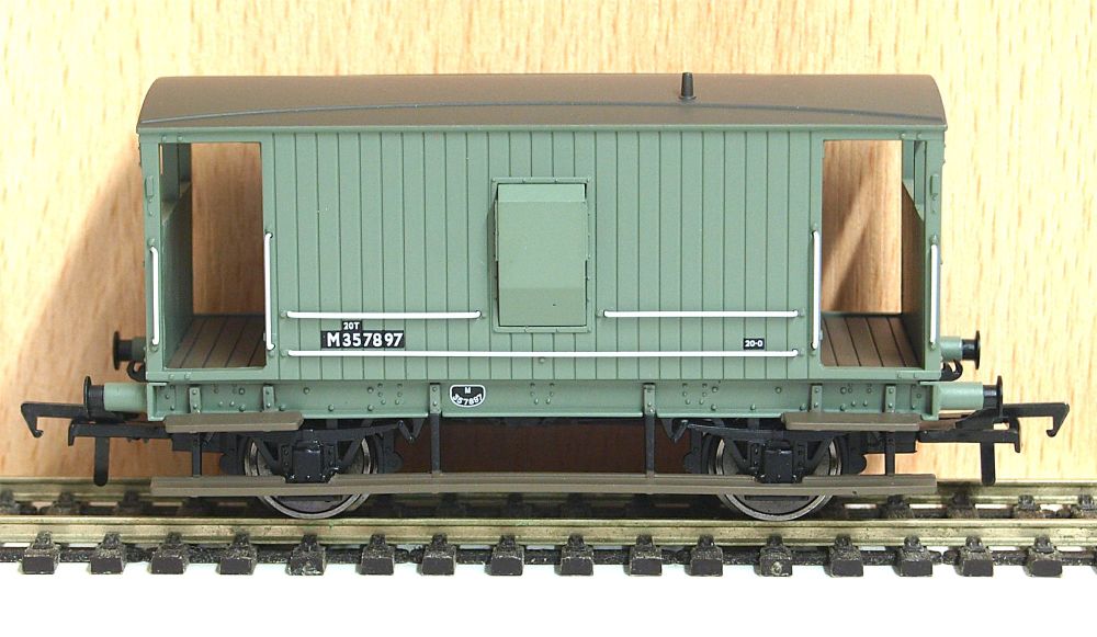 Bachmann 38-550A  Midland 20ton brake van BR Grey  M357897