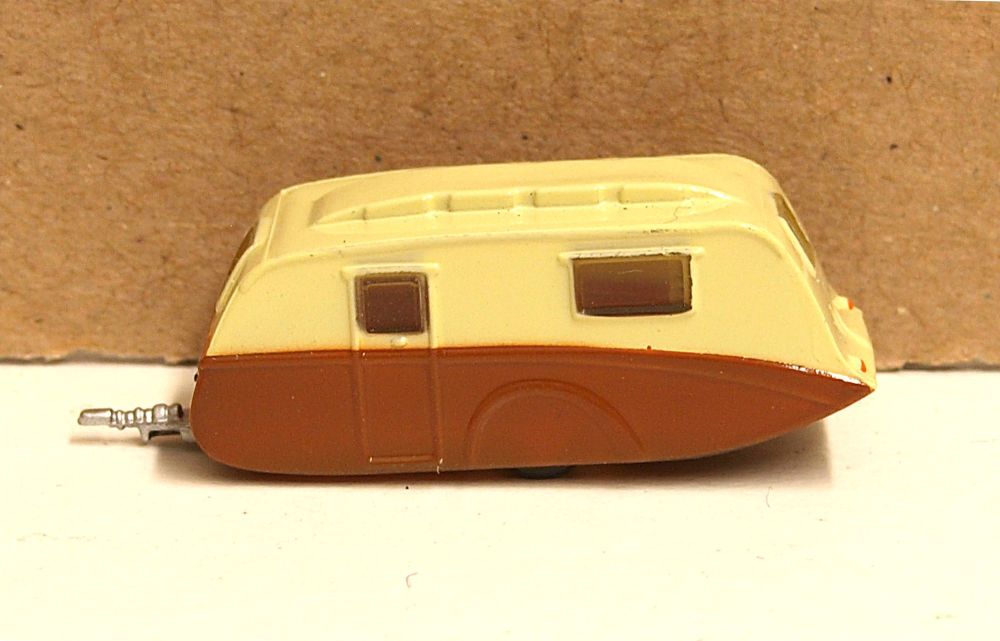 Oxford Diecast NCV003  Caravan Cream and Brown