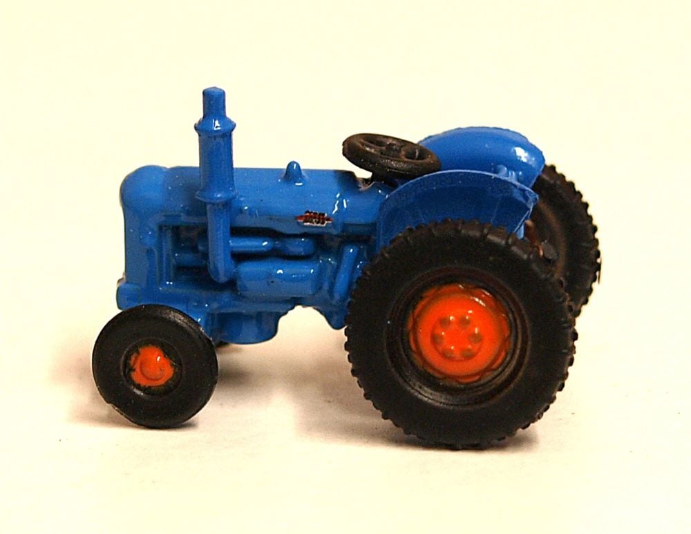 Oxford Diecast NTRAC001   Blue Fordson Tractor - 1:148 Scale