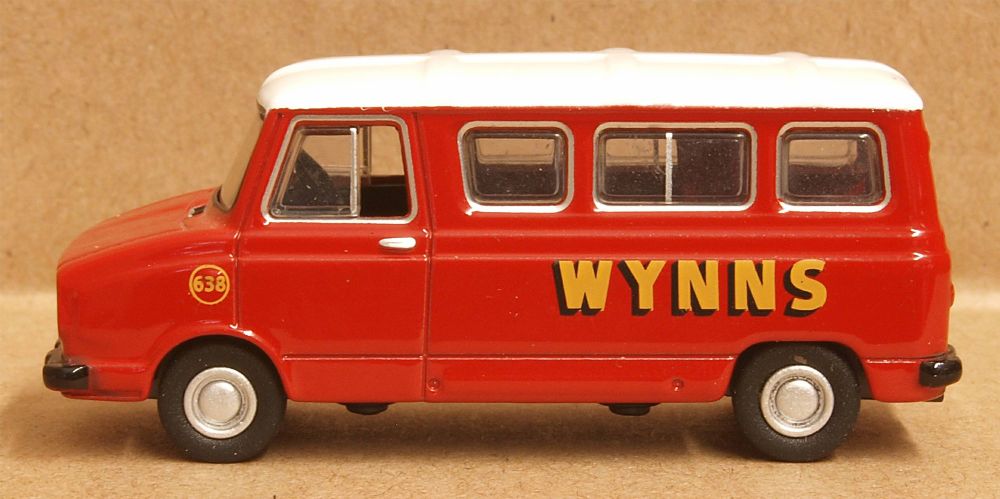  Oxford Diecast 76SHP006  Sherpa Minibus Wynns
