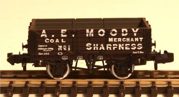 Graham Farish 377-060   5 Plank Wagon 'A.E.Moody'