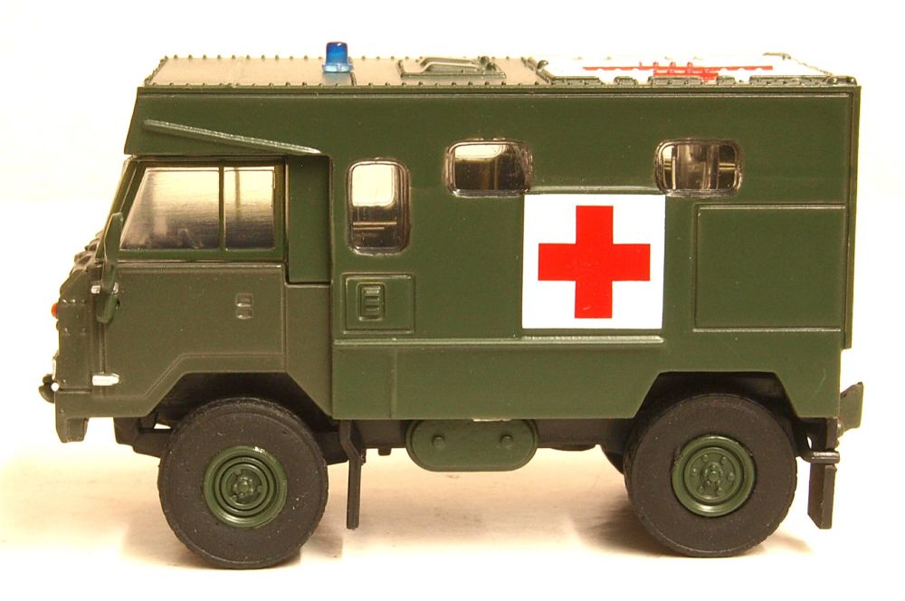 Oxford Diecast 76LRFCA002  Land Rover FC Ambulance Nato Green